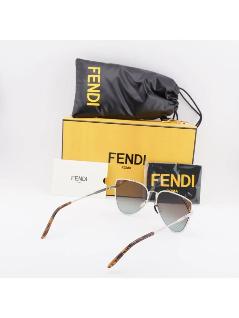 Fendi model fe40189u